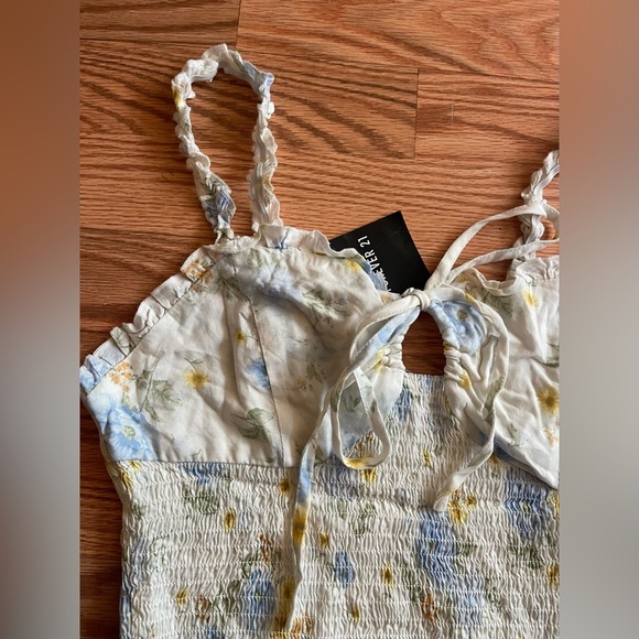 Forever 21 Floral Crop Top - Picture 2 of 3